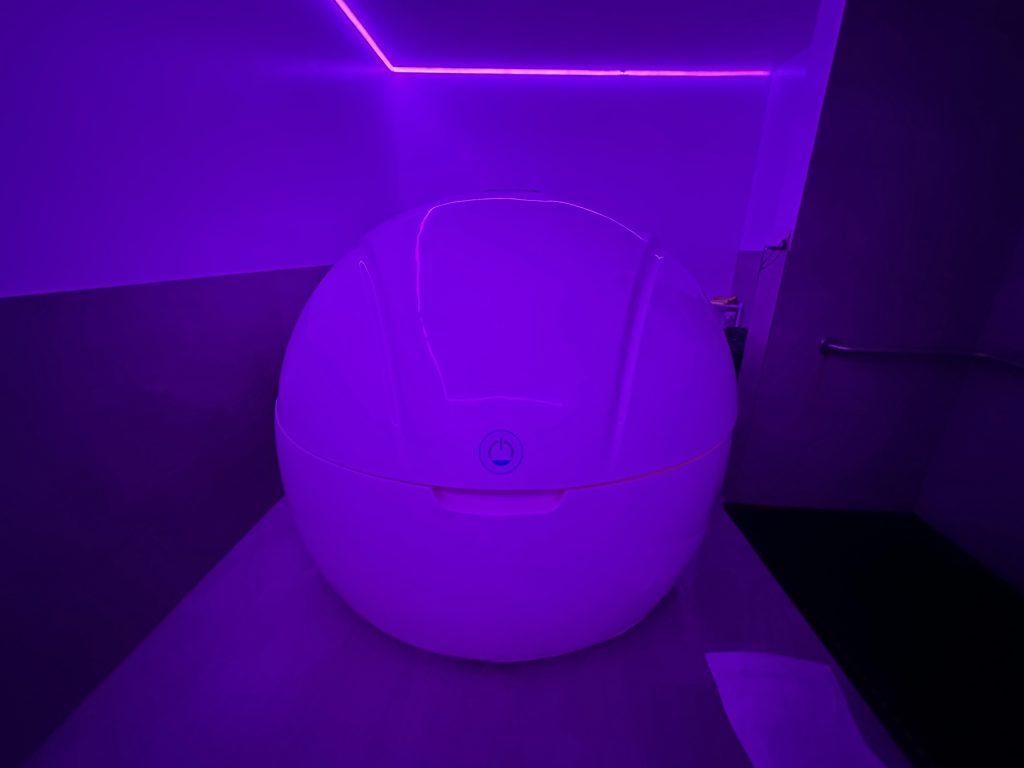 Float pod with door closed